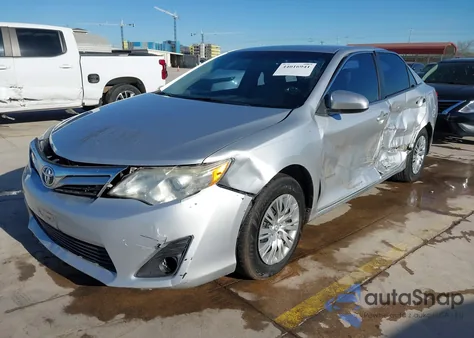 2014 Toyota Camry Le z USA, uszkodzony, nr VIN 4T4BF1FK7ER444516